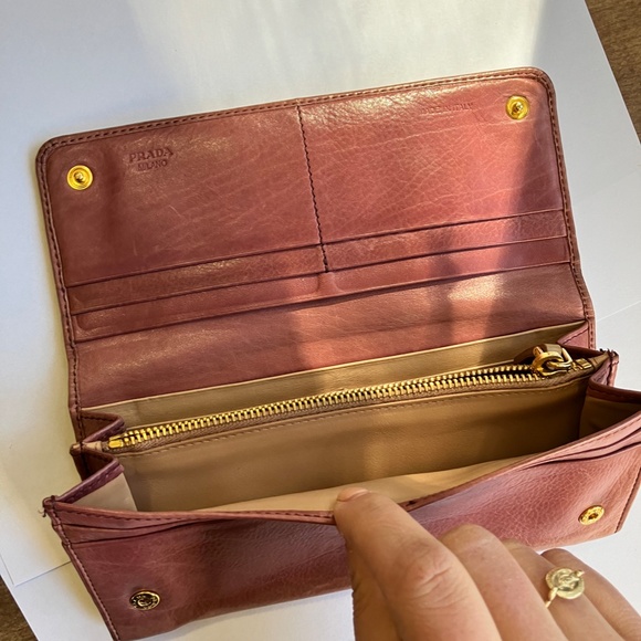 Prada pink and gold bow wallet - Picture 7 of 9